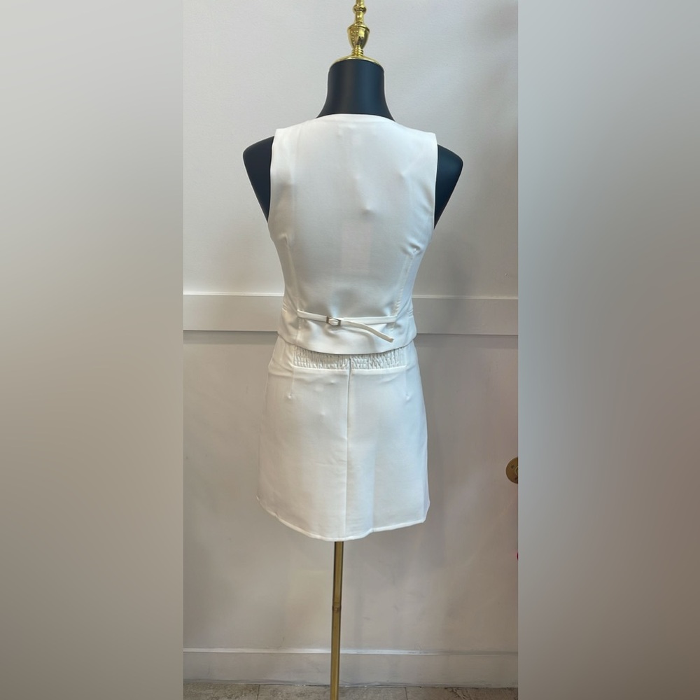 (RN170785-WHT) SOLID BUTTON-UP VEST AND MINI SKIRT SET - Picture 4 of 6